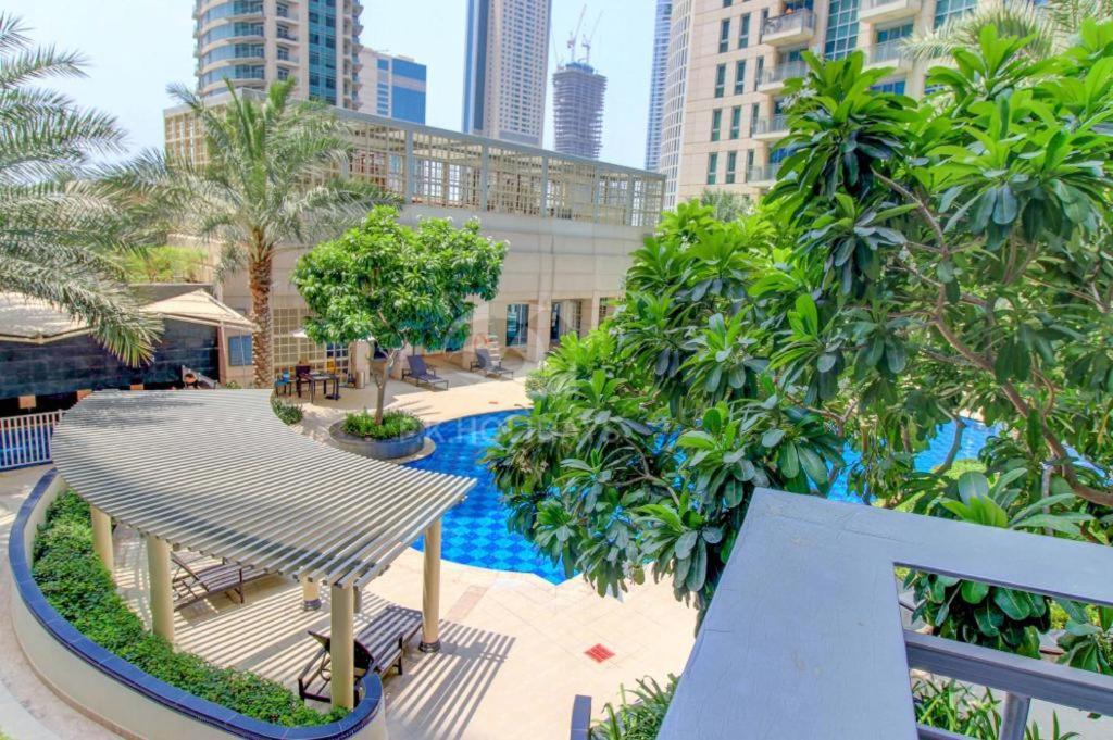 Trinity Holiday Homes - Standpoint Tower Downtown Dubai Exteriör bild